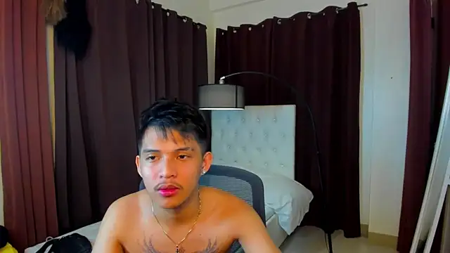 XloverXsiantwink online show from October 22, 1:18 am