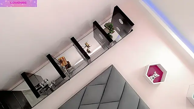 Snapshot of Amira_Ember chatting on October 11, 9:50 pm Amira Ember online show from October 11, 9:50 pm