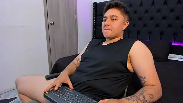 IanGilbert online show from November 23, 9:17 pm