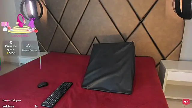 PenelopeGuzman   online show from October 31, 8:28 pm