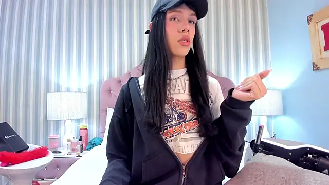 RayvenColliva online show from September 16, 11:37 am