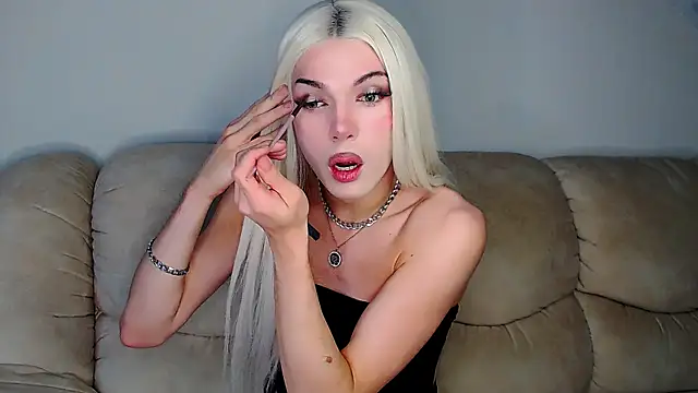 YourTrixie online show from October 16, 8:36 am