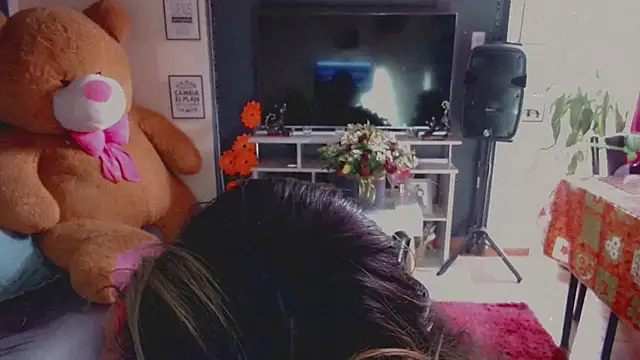 Snapshot of ScarletSizzling chatting on October 30, 1:54 pm ScarletSizzling online show from October 30, 1:54 pm