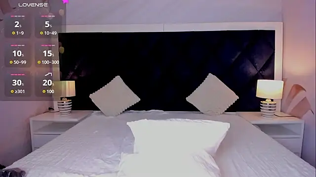 Snapshot of Isabella_glam chatting on October 15, 9:48 pm Isabella glam online show from October 15, 9:48 pm