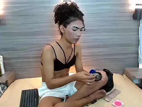 Penelopee Rouse online show from November 27, 8:21 pm