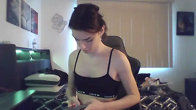 Snapshot of Luna_Samosienko chatting on September 30, 11:05 pm Luna Samosienko online show from September 30, 11:05 pm