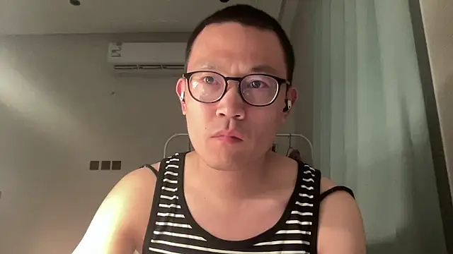 Snapshot of yewuzhibb chatting on October 2, 7:02 pm yewuzhibb online show from October 2, 7:02 pm