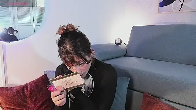 KassMonroe online show from February 14, 8:48 pm