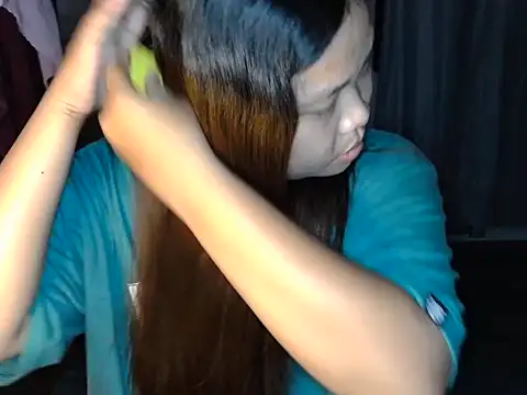 prettyoliviax online show from November 1, 3:31 pm