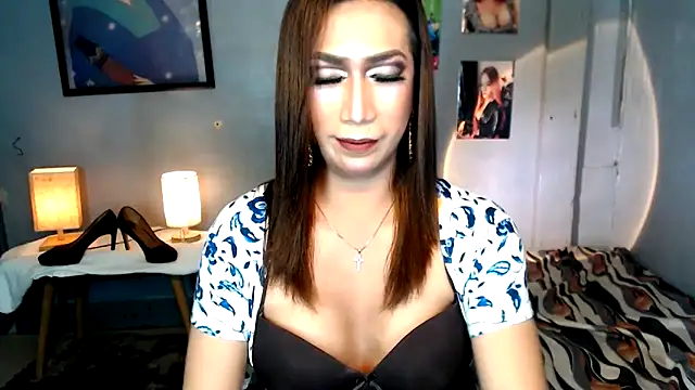 littleredbunny27 online show from April 8, 7:04 pm