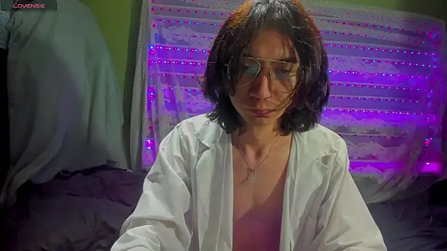 najimi uwu online show from November 7, 3:01 pm