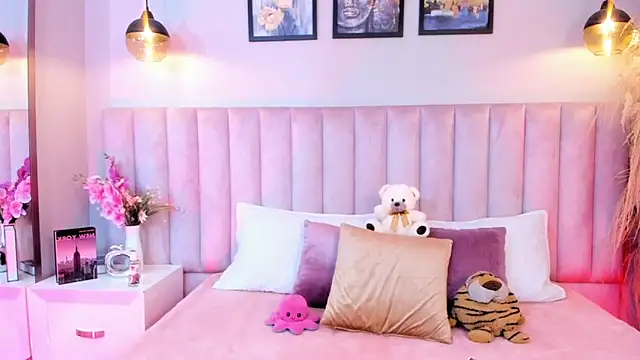 Tracy lee  online show from February 9, 4:25 pm