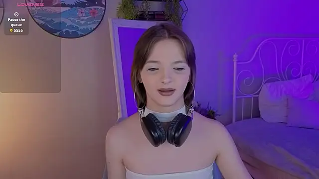 LetoriaNotley online show from February 5, 9:09 pm