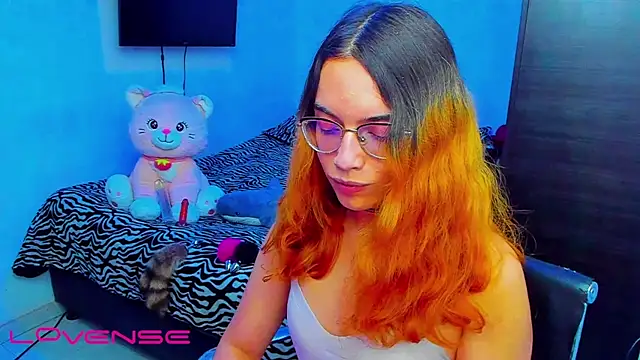 lillykittyyy online show from April 4, 3:15 am