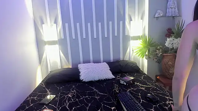 Nahomii  Doll online show from February 26, 7:41 pm