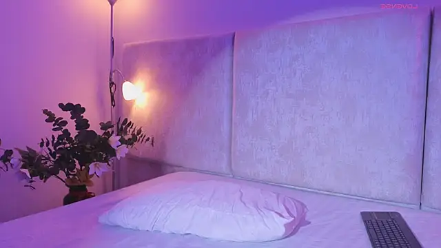 Nioki  online show from April 16, 3:18 am