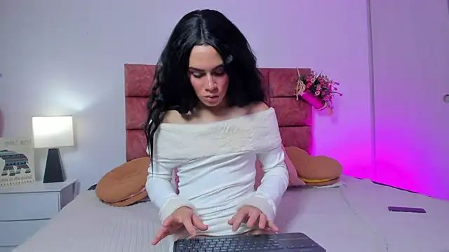 sweet maddy 2 online show from April 7, 8:21 pm