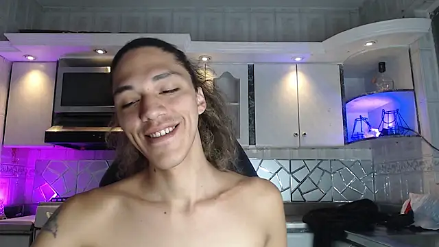 CrisOzzz online show from April 9, 6:14 pm