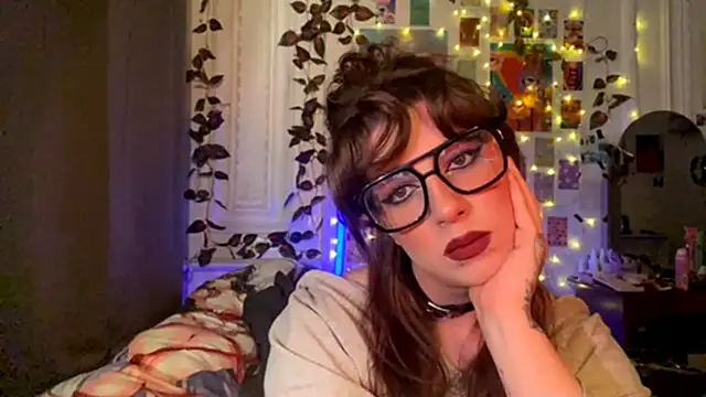 moonvampiq online show from March 4, 6:01 pm