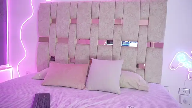 liasuaza online show from March 30, 2:40 pm