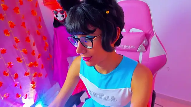 Madeline 21 online show from March 27, 8:26 am