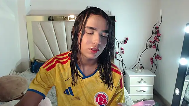 Candyy doll   online show from July 4, 7:25 am