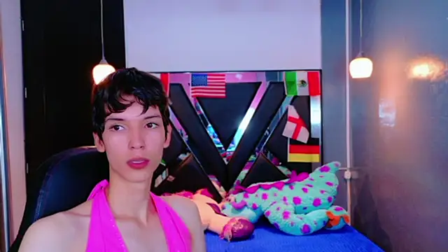 Stefany PiInk online show from July 4, 2:00 pm