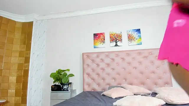 Red rubyy online show from March 12, 2:44 pm