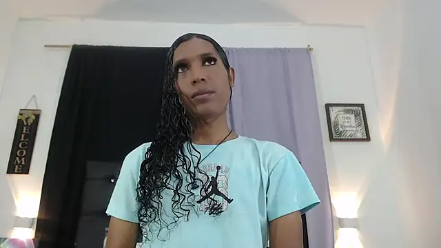 Mia Hiills online show from July 7, 12:42 pm
