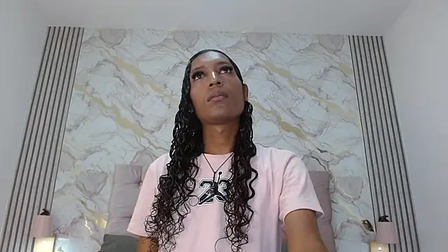 Mia Hiills online show from July 12, 1:48 pm