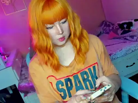 HOTnWILDalice online show from November 17, 4:12 am