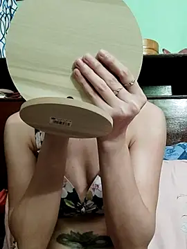 QueenSoreal online show from April 12, 2:42 pm