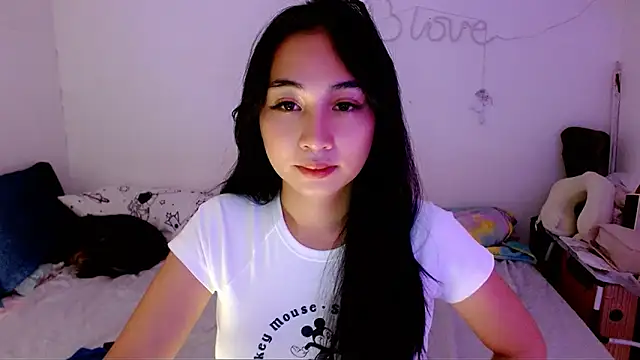 SweetLilly 18 online show from September 12, 3:15 am