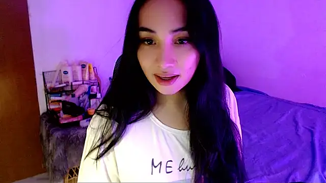 SweetLilly 18 online show from November 24, 3:31 am