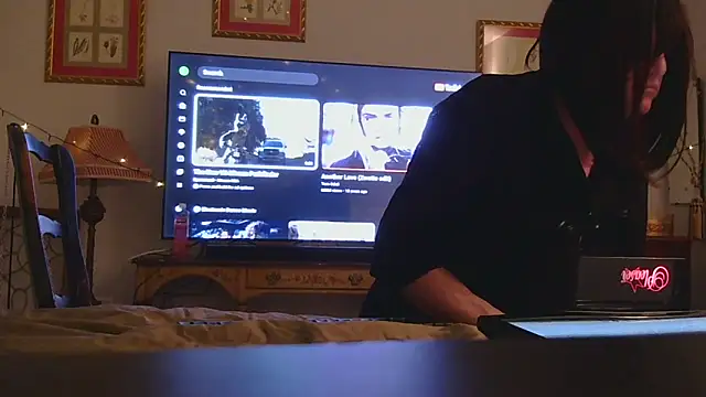 HelloKittyLapDog online show from March 1, 2:06 am