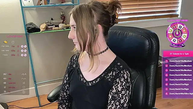 luluvaladon online show from February 25, 10:07 pm