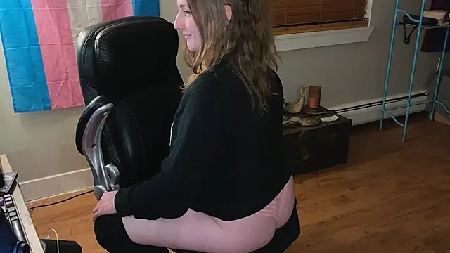 luluvaladon online show from September 28, 5:50 am