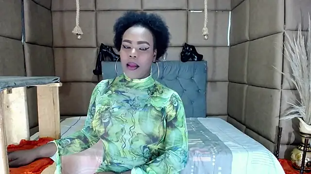 Snapshot of CatrinaGill chatting on October 14, 12:00 am CatrinaGill online show from October 14, 12:00 am