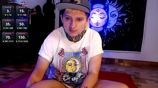 Snapshot of Marieblueeyes chatting on January 17, 1:47 am Marieblueeyes online show from January 17, 1:47 am