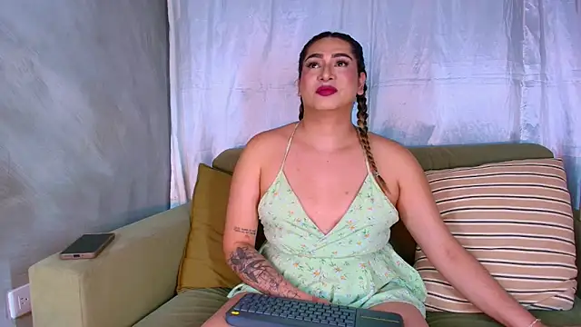 ISABELLASSMITH online show from March 17, 4:15 am