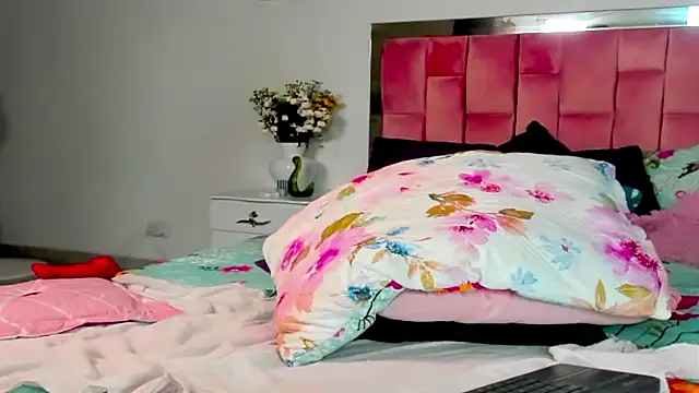 the queen aleja online show from November 27, 2:30 pm