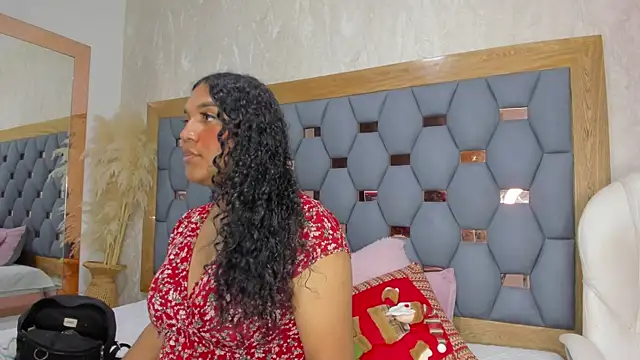 madisonandrea lx online show from December 13, 3:05 am