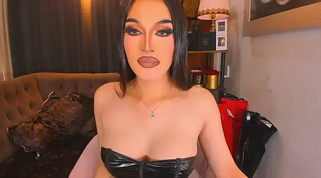 ChalanieFox online show from December 7, 4:59 am