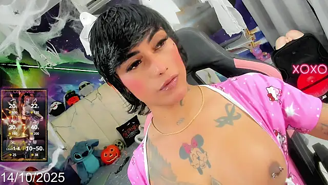 Snapshot of Nella_Dolls chatting on October 14, 10:38 am Nella Dolls online show from October 14, 10:38 am