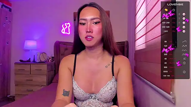 Snapshot of BombshellPH chatting on December 11, 5:24 am BombshellPH online show from December 11, 5:24 am