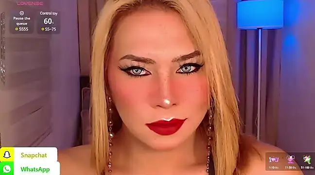 QUEEN GIAMOORE69 online show from December 12, 9:58 pm