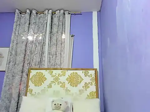 Snapshot of lady_kim_boner chatting on October 19, 6:06 am lady kim boner online show from October 19, 6:06 am