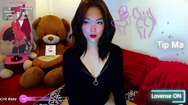 TR4NSCUTI3 online show from February 26, 1:49 pm