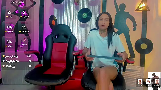 nickyminach  online show from January 10, 8:15 pm