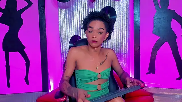 nickyminach  online show from March 30, 10:00 pm